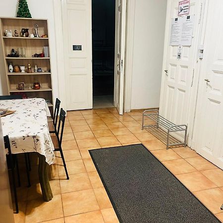 Ejjeli Majom Hostel Budapest Extérieur photo